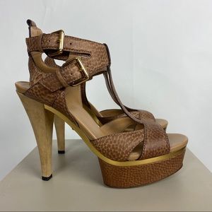Gucci IMAN Iconic Runway T Strap Platform Sandals